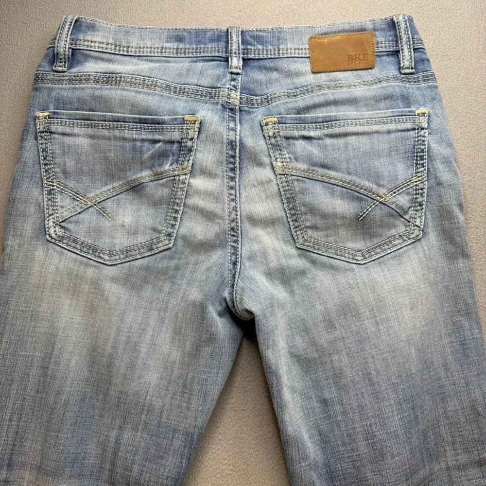 BKE Jeans Mens 33x34 Blue Jake Slim Straight Distressed Ripped Denim Grunge